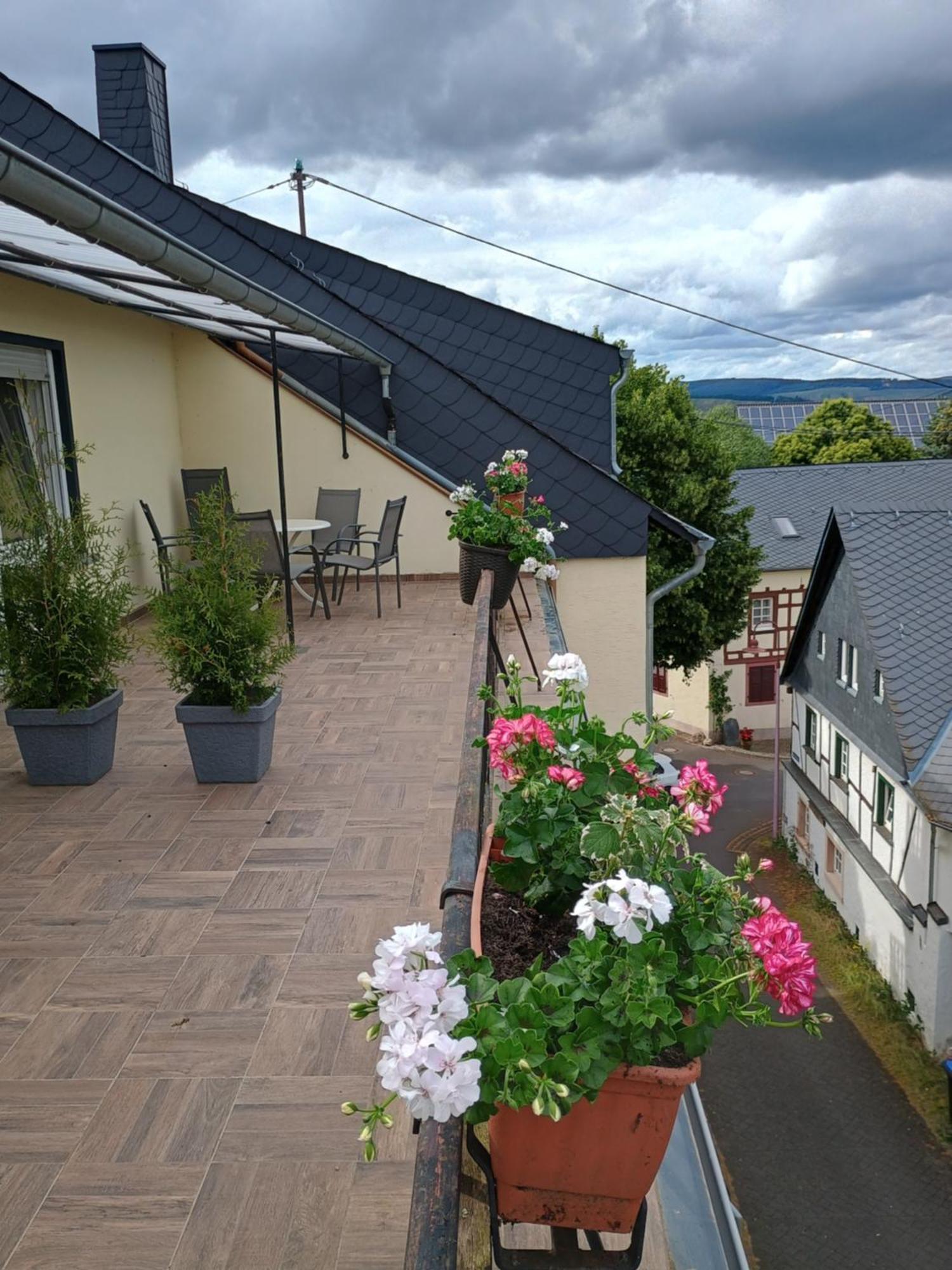 Gasthof Zur Grafschaft Veldenz Exterior foto